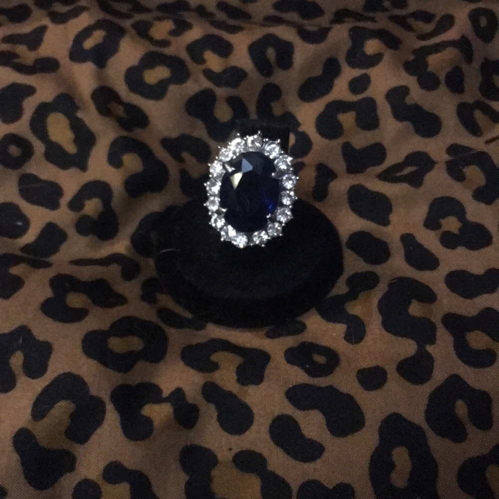 Costume ring NWT